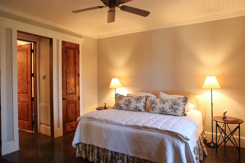 Hoffman Haus Bed & Breakfast Fredericksburg Eksteriør bilde